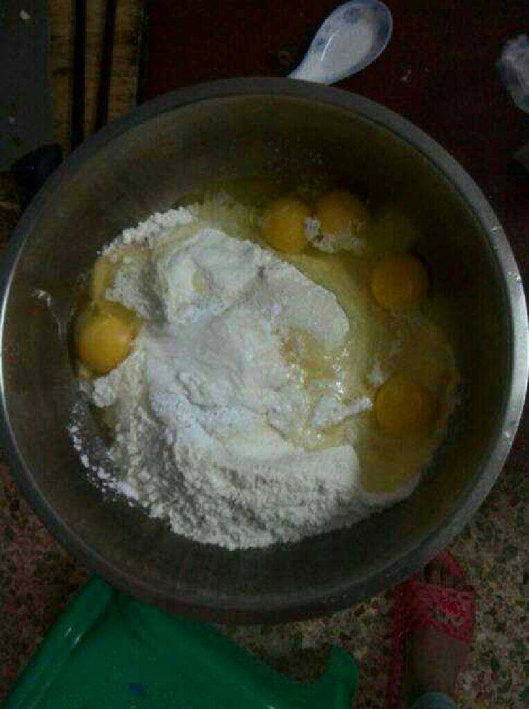 营养鸡蛋饼,<a style='color:red;display:inline-block;' href='/shicai/ 9'>鸡蛋</a><a style='color:red;display:inline-block;' href='/shicai/ 519'>面粉</a><a style='color:red;display:inline-block;' href='/shicai/ 10588'>糖</a><a style='color:red;display:inline-block;' href='/shicai/ 702'>泡打粉</a>放一个盘子里