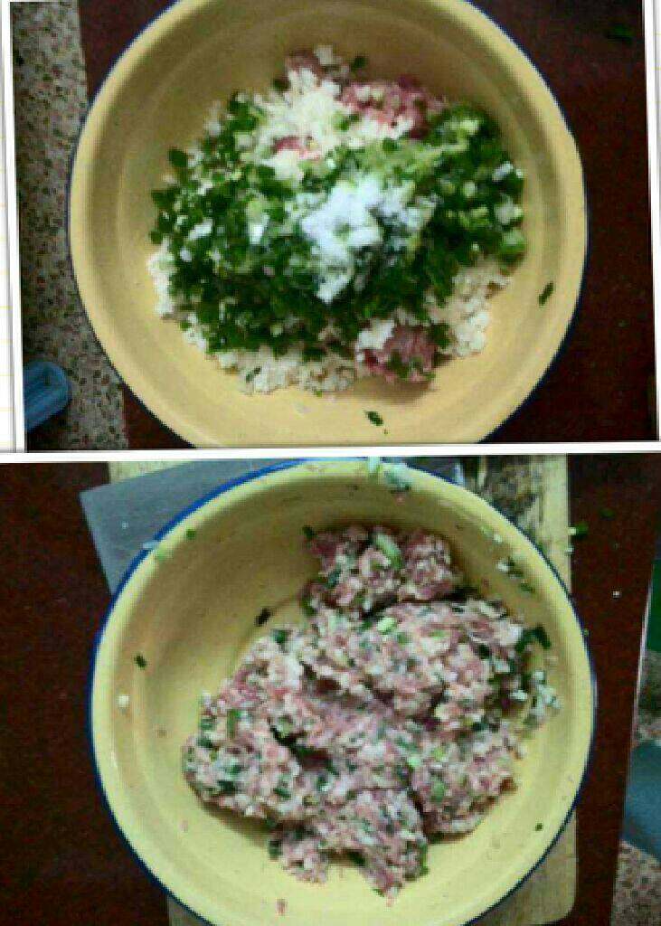 营养鸡蛋饼,<a style='color:red;display:inline-block;' href='/shicai/ 442'>肉末</a>加马蹄末，葱末加盐少许搅拌均匀