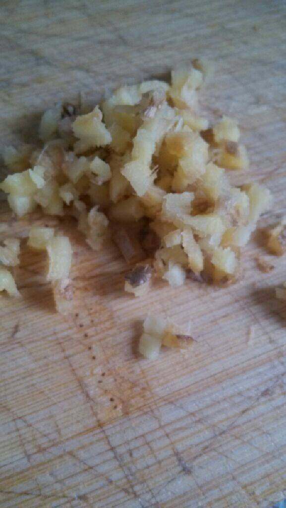 青菜姜米汤,<a style='color:red;display:inline-block;' href='/shicai/ 2800'>生姜</a>也切碎