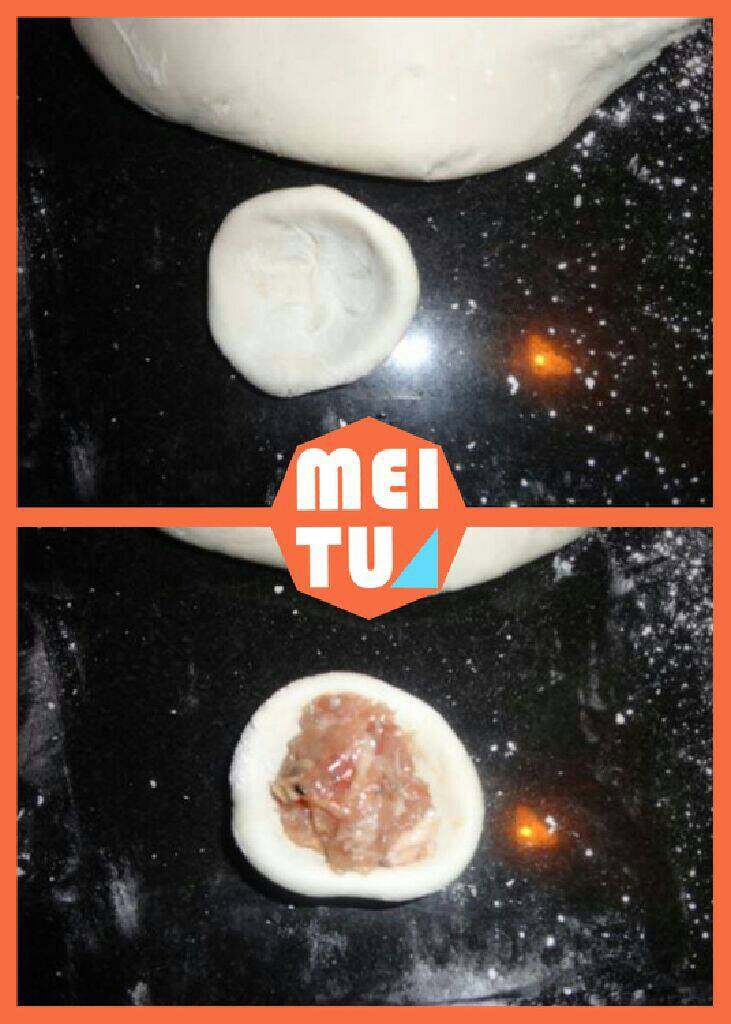 肉汤圆,然后按成小碗状；把肉料放在中间；