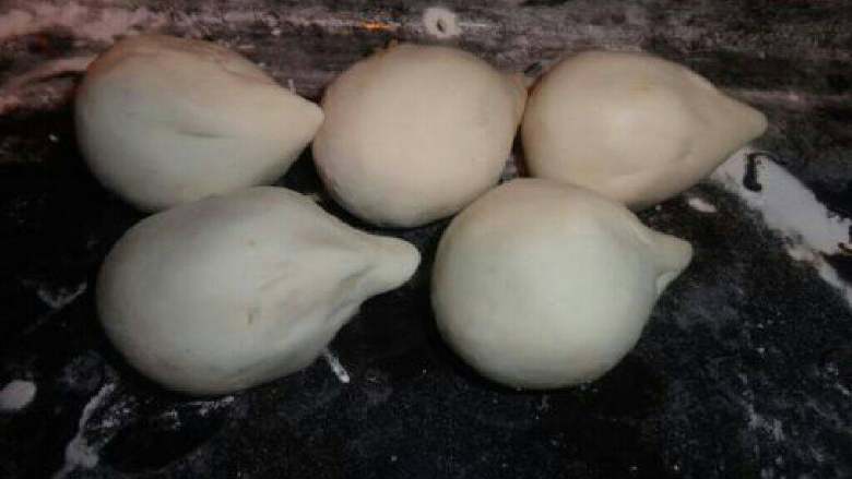 肉汤圆,最后收口，把所有的面团全部包好肉