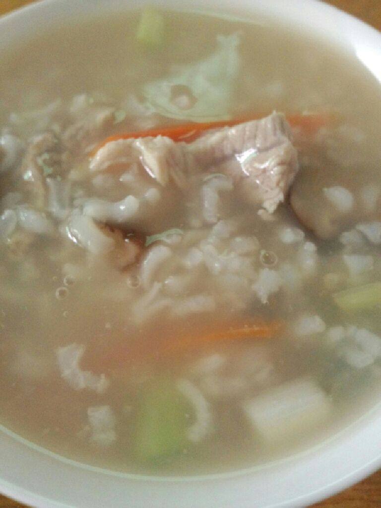 香菇瘦肉粥,盛锅食用