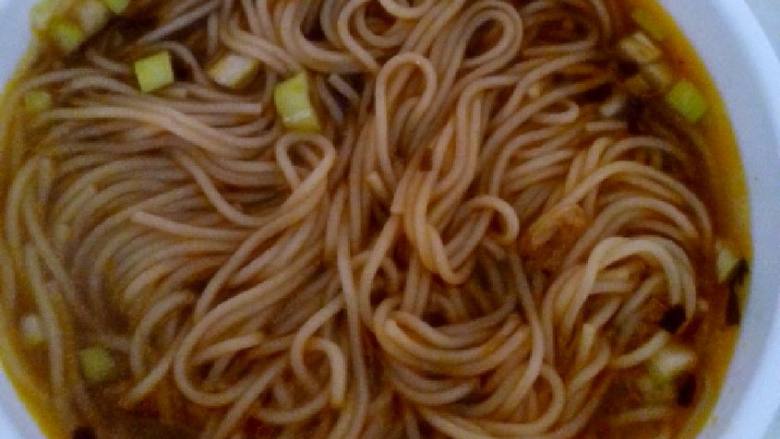 酱油面,拌均匀即可食用。