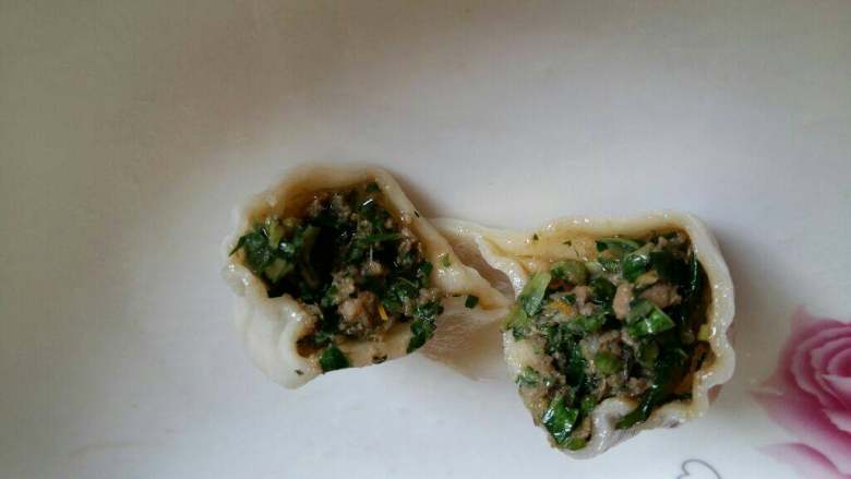 蒲公英馅饺子,清香，适口。春季不错的选择！