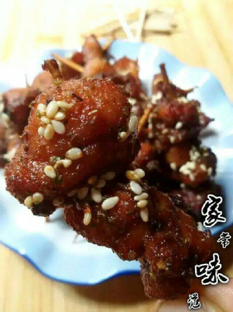 牙签孜然兔肉,美食在手,口口传香。