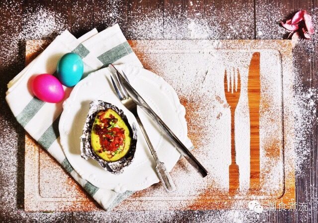 牛油果培根窝蛋