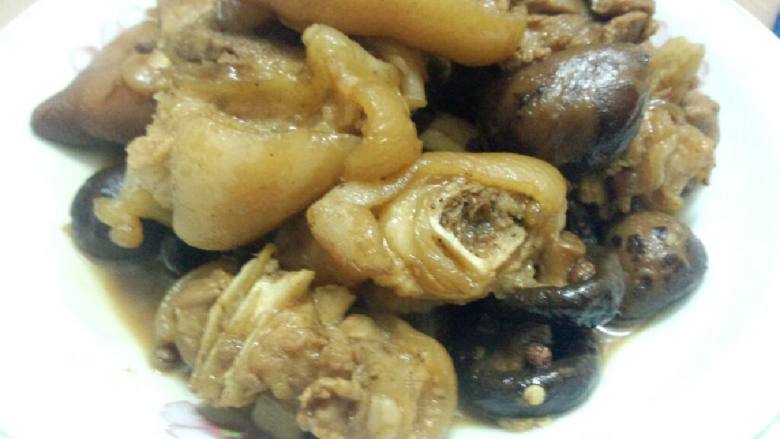 香菇猪蹄,即可关火盛盘