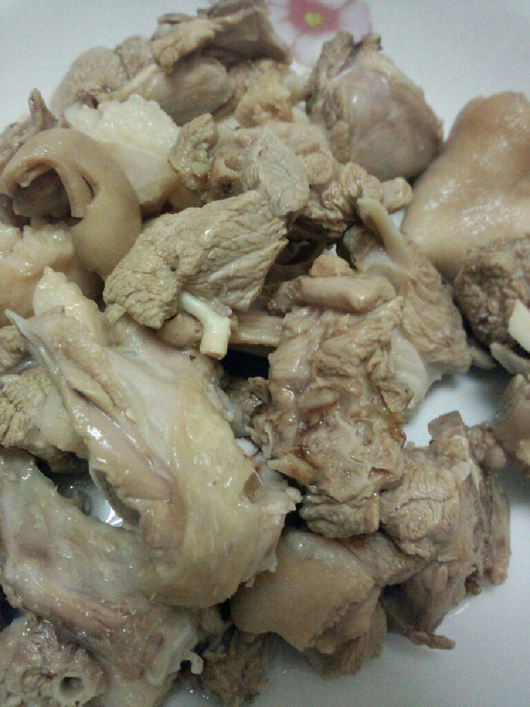 鸭肉炖冬瓜汤,在捞起来用清水洗干净待用