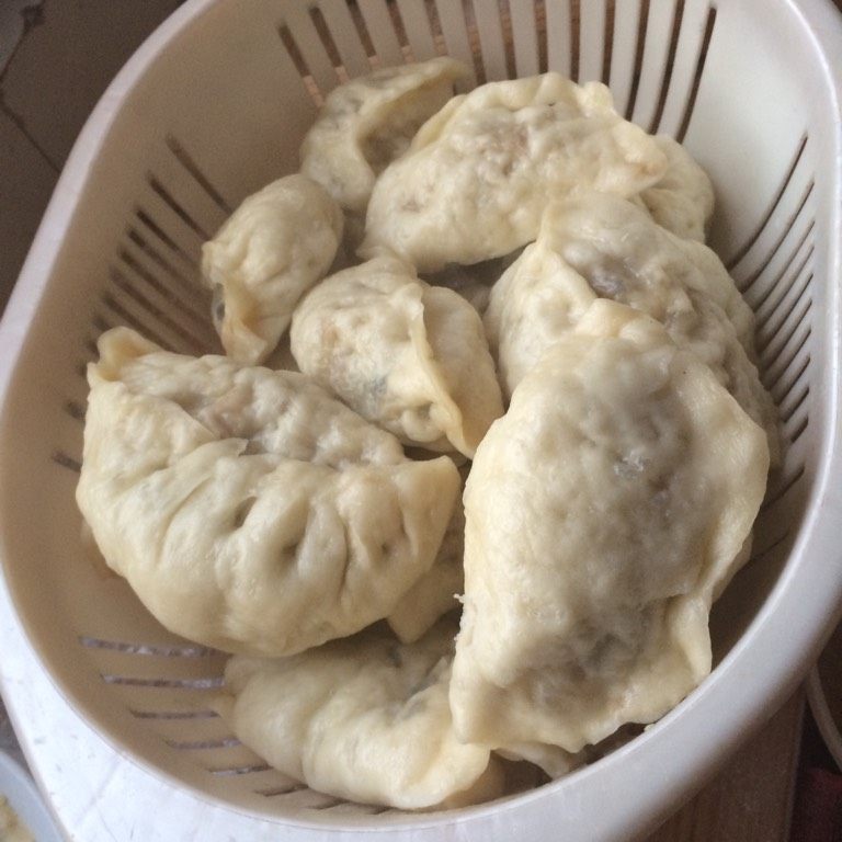 萝卜丝腊肉包子,如图停火后闷三分钟起锅