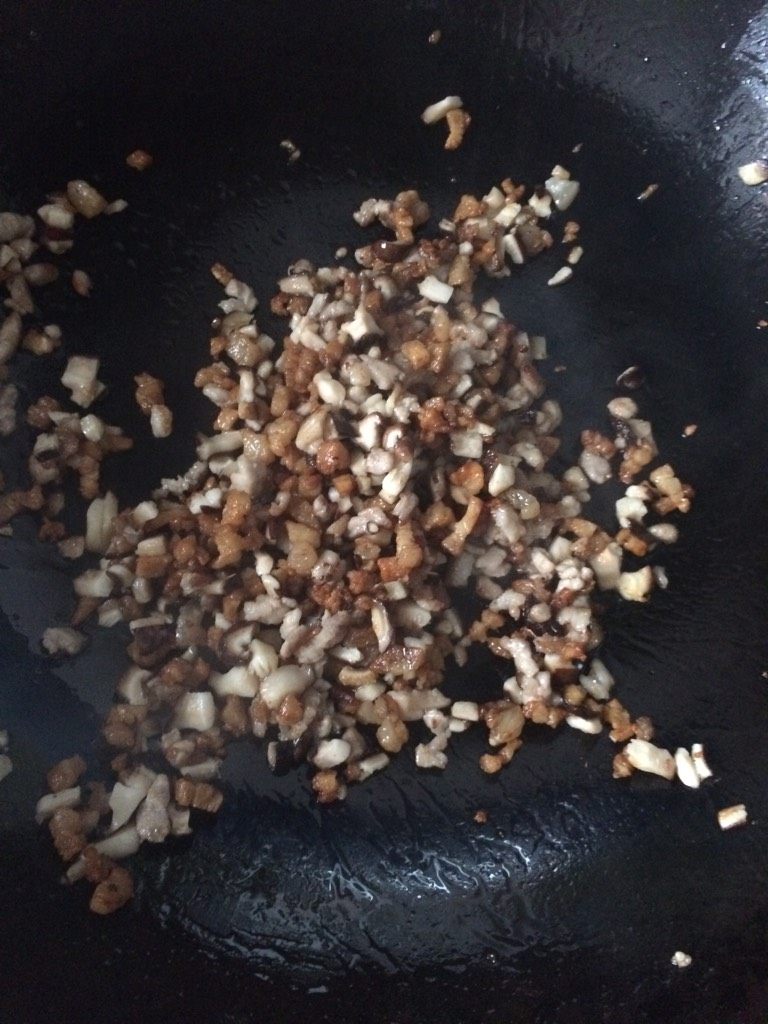 苏北冷面,如图五花肉香菇炒出香味