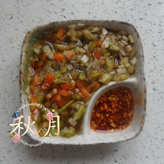 抿豆面,这是我喜欢调面吃的油炝葱汁儿,弄了一点儿。