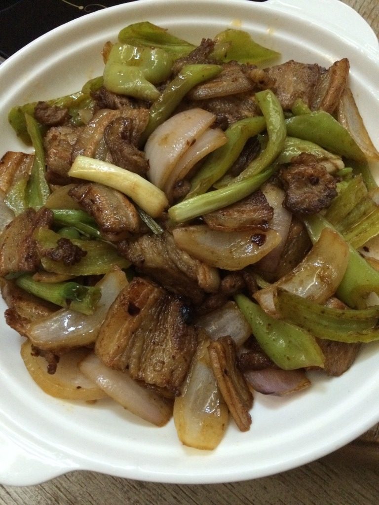 五花肉炒青椒