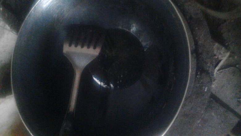 爆炒花蛤,烧干锅放油，放干椒，葱花，姜，<a style='color:red;display:inline-block;' href='/shicai/ 700'>花椒</a>，在放入花蛤翻炒，最后放入香菜和蒜