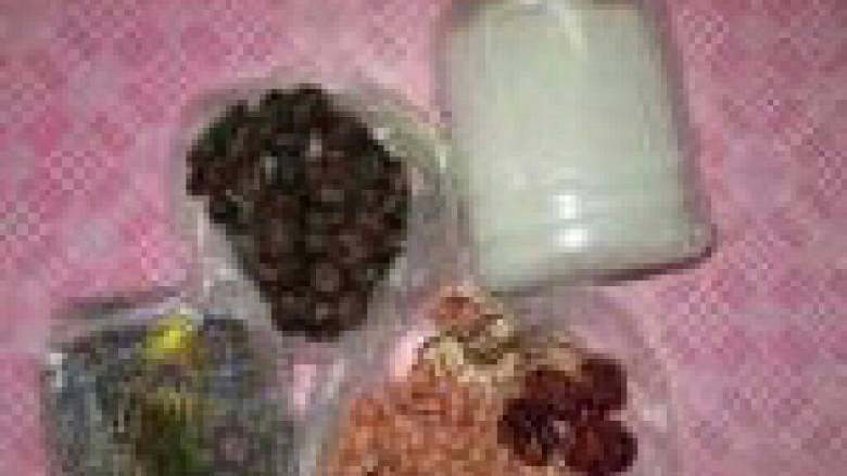 黑糯米甜汤,还有<a style='color:red;display:inline-block;' href='/shicai/ 3729'>白糖</a>