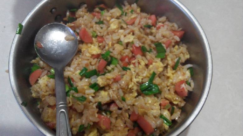 火腿肠蛋炒饭