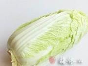 韩国泡菜,白菜去根,除外面的老叶子,洗净