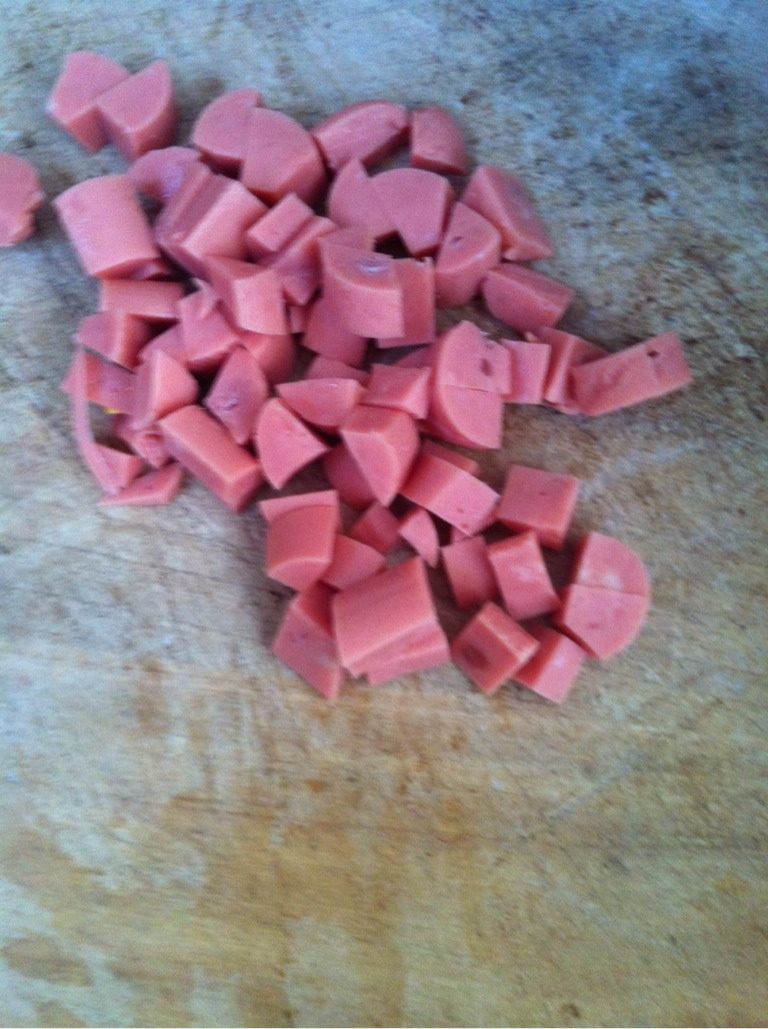 鸡蛋炒火腿,<a style='color:red;display:inline-block;' href='/shicai/ 438'>火腿</a>切丁