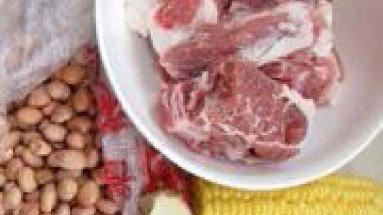 胡萝卜排骨汤,准备好所需原料