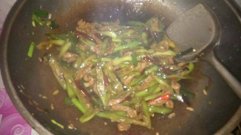 四季豆丝炒肉,翻炒均匀即可