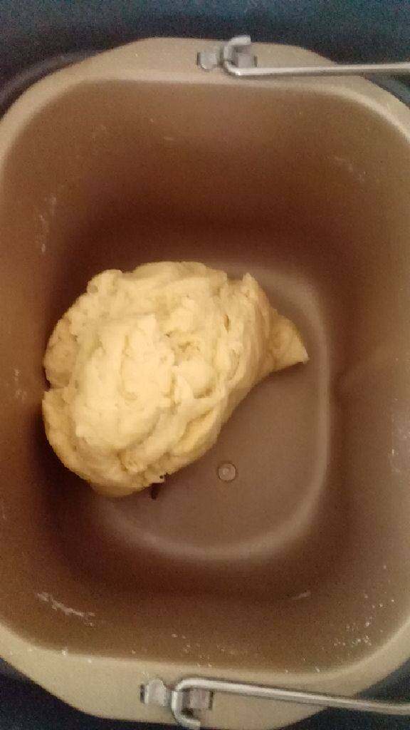 双果黑芝麻派,蒙上保鲜膜放冰箱里冷藏4小时,