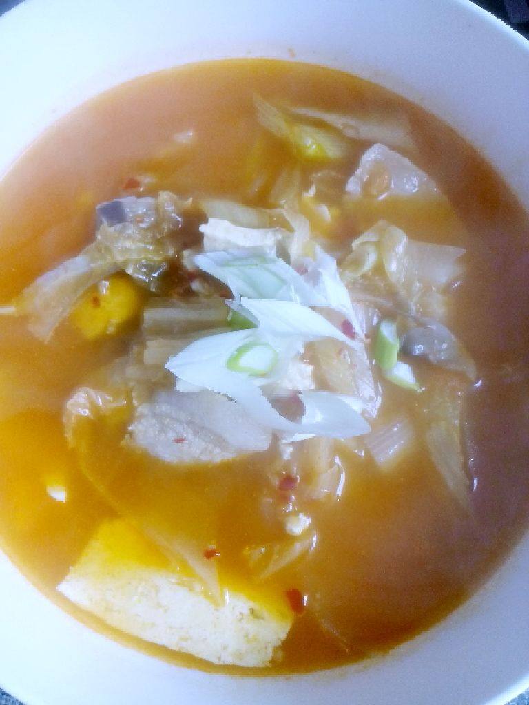 泡菜蘑菇豆腐汤