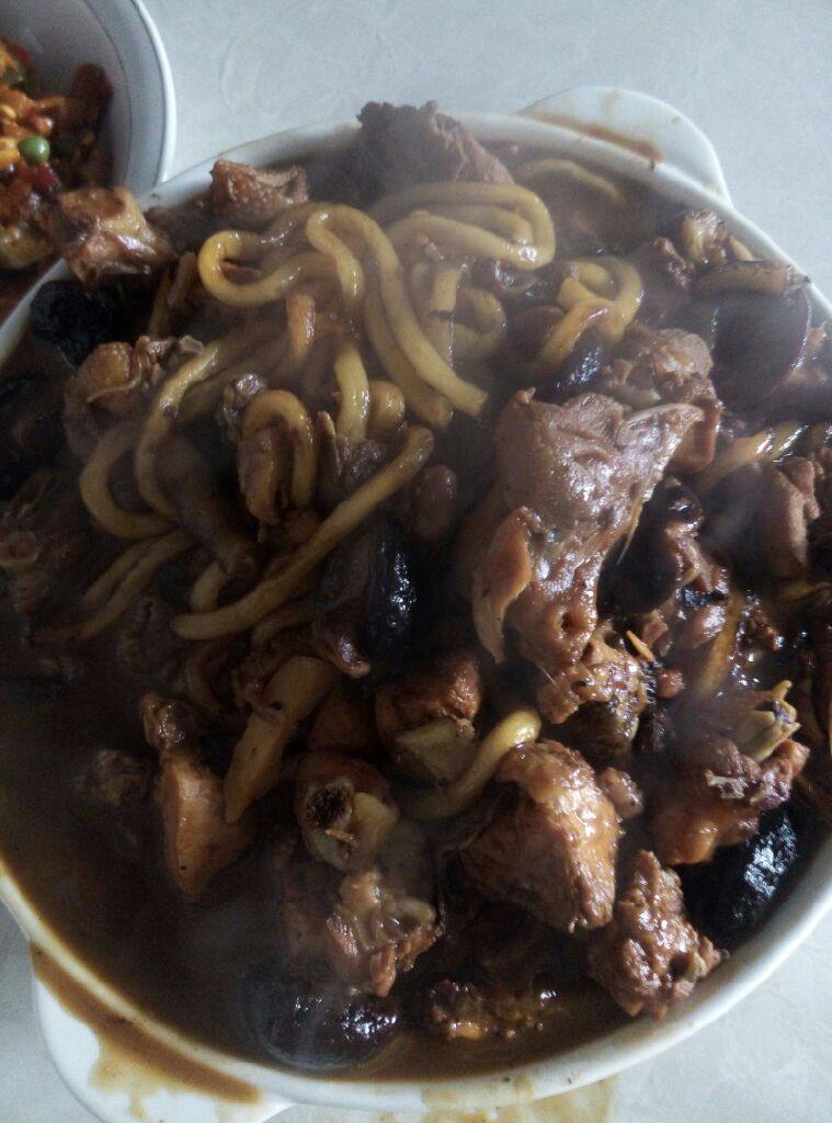 土豆粉炖鸡