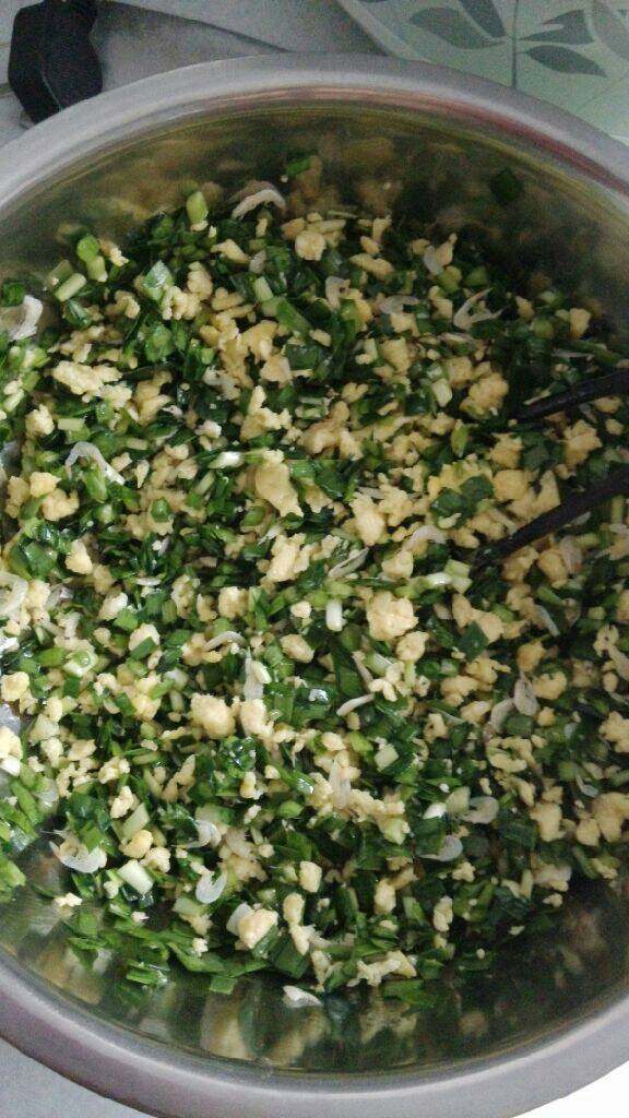 韭菜盒子,加入油，盐拌均