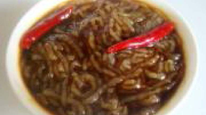 家庭版酸辣粉,可以加一些花生米和香菜碎,味道更好