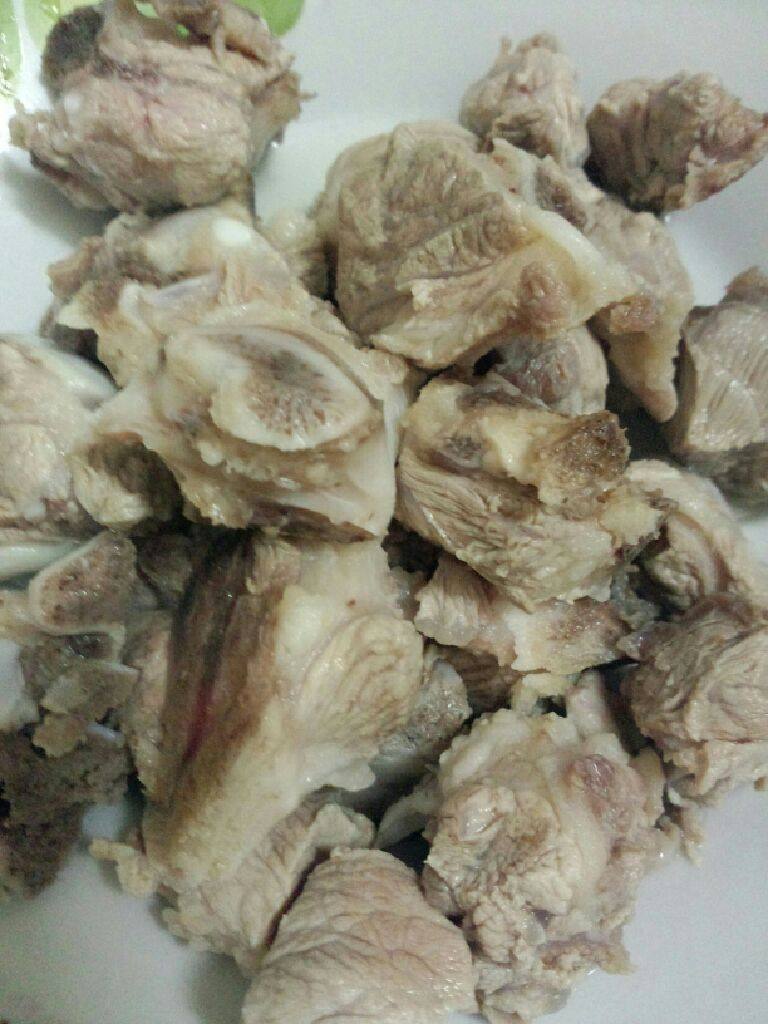 苦瓜骨头汤,在捞起来洗干净待用