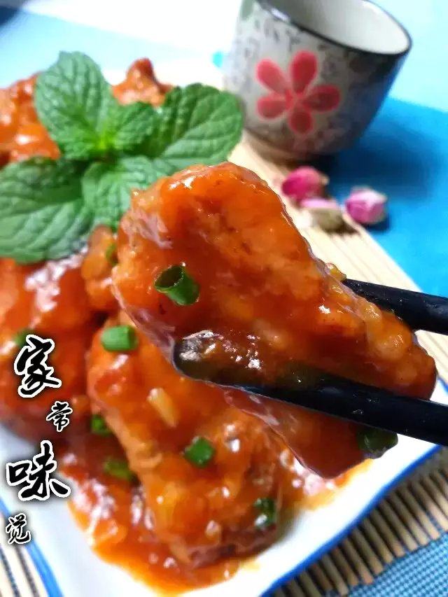 京都排骨,烧至汤汁浓稠即可。