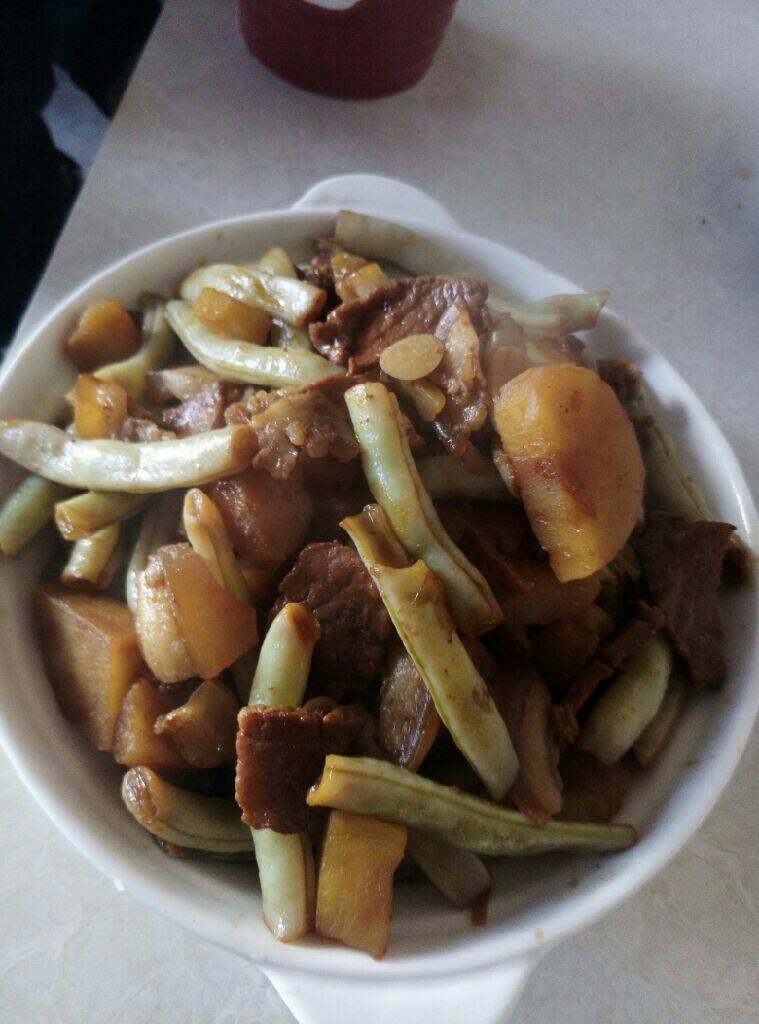 芸豆土豆炖肉,关火，出锅即可