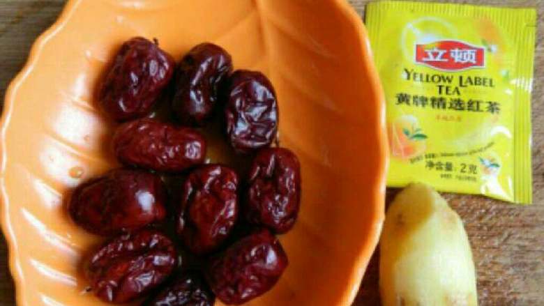 姜枣红茶,准备好所有食材！