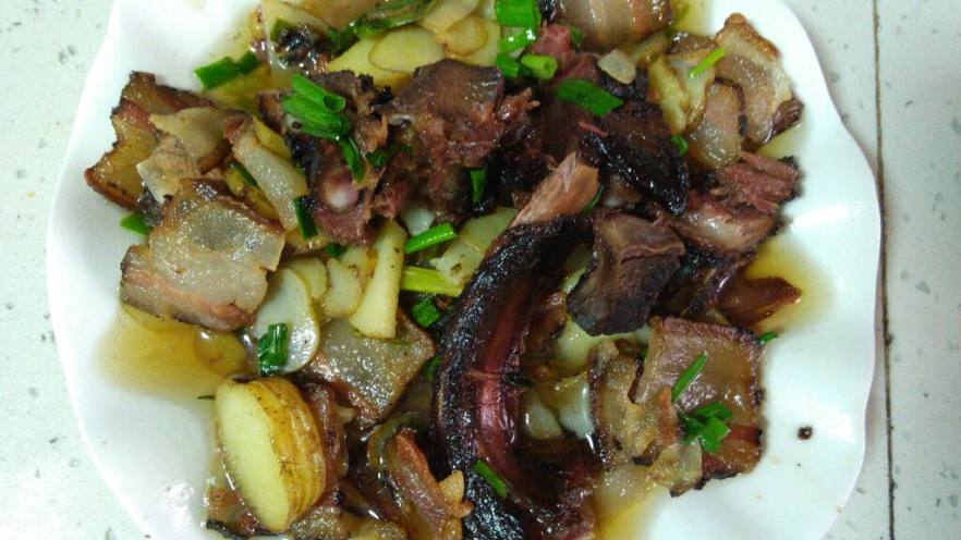 腊肉土豆片