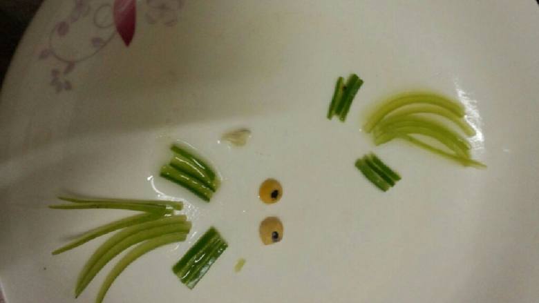 小鱼儿\^O^/,在如图先把尾巴和翅先摆上去