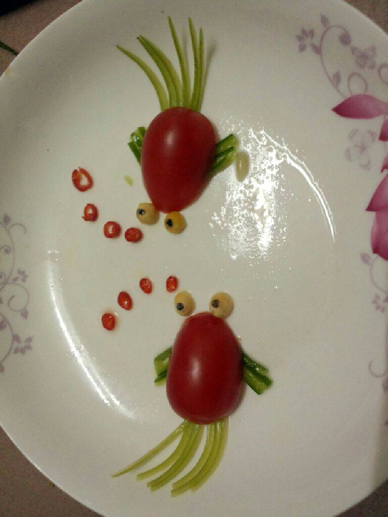 小鱼儿\^O^/,在把辣椒圈摆上去  即可