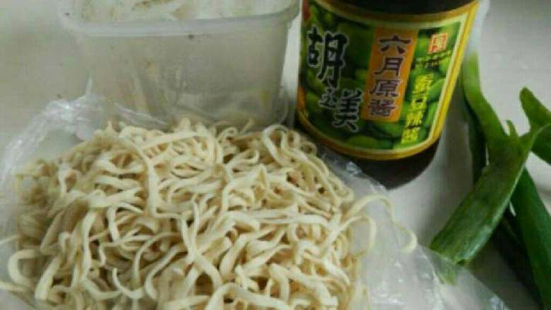 自制干扣面,准备好所有食材!