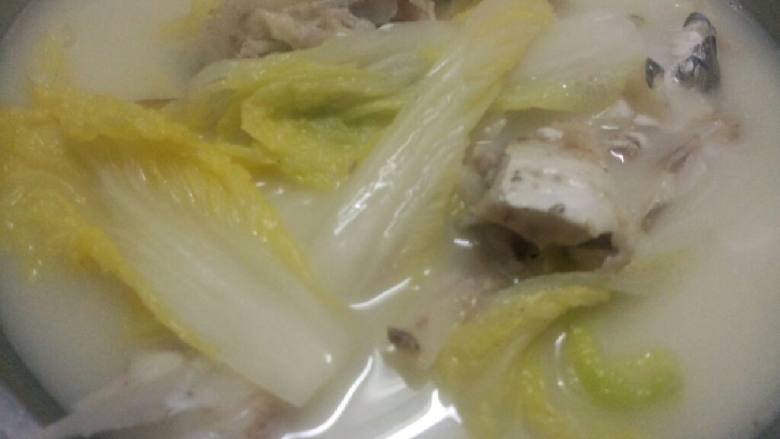 鱼头白菜汤,即可关火盛出