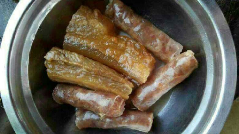 芥兰炒腊肉腊肠,<a style='color:red;display:inline-block;' href='/shicai/ 436'>腊肉</a><a style='color:red;display:inline-block;' href='/shicai/ 4536'>腊肠</a>洗干净