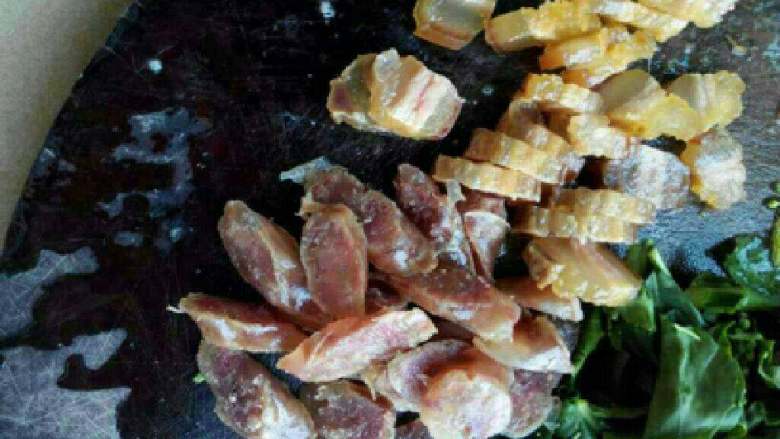 芥兰炒腊肉腊肠,腊肉腊肠也切片