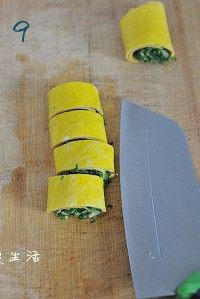 马兰核桃鸡蛋卷,取出切成小段即可食用