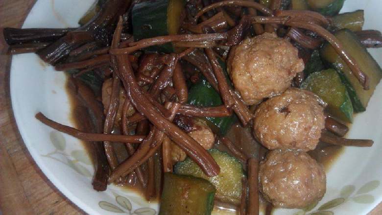 茶树菇丸子,出锅了，试试味道吧