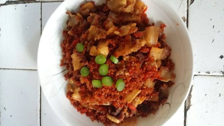 .包谷酸炒干五花肉
