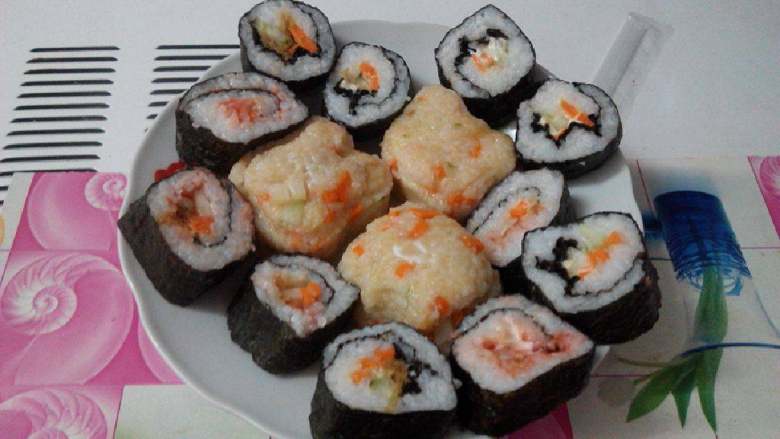 萌萌哒饭团,和寿司一起，萌萌哒。