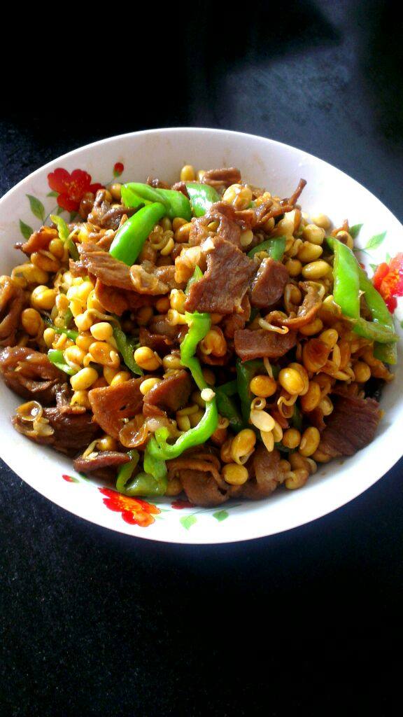 自制(肉片炒黄豆芽)