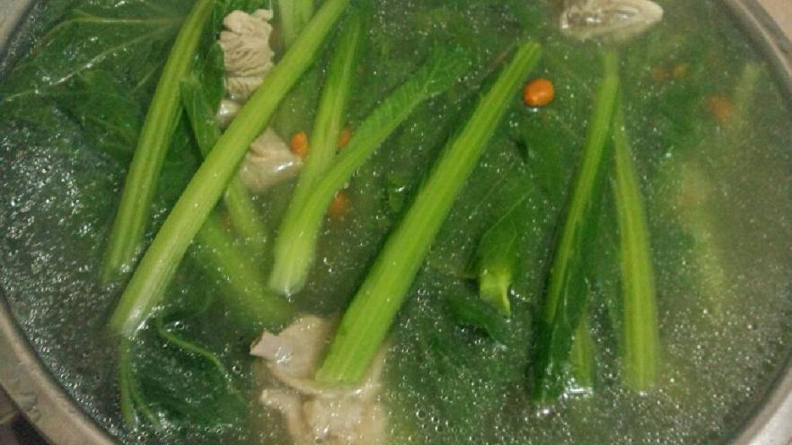 老鸭汤炖春菜