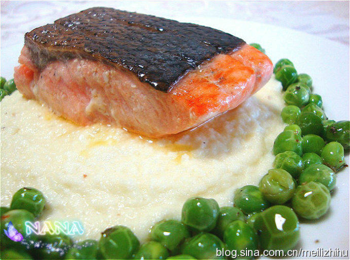 煎三文鱼配香草豌豆 