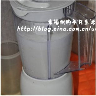 莲子糊,打开电源将其磨碎