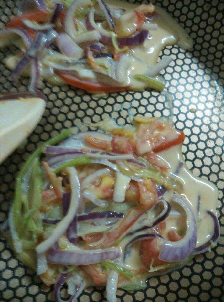 蔬菜饼,面糊放入锅中开中小火开始煎