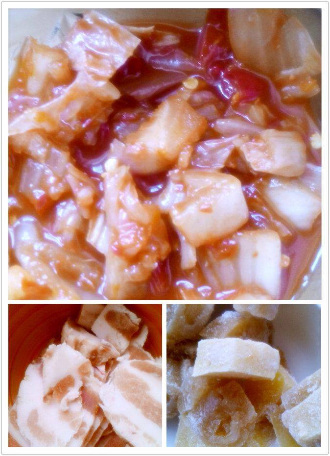 辣白菜炖冻豆腐,准备好<a style='color:red;display:inline-block;' href='/shicai/ 469'>冻豆腐</a>.泡菜，五花肉切块