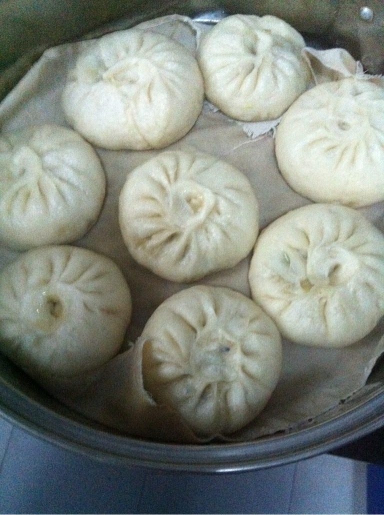 西葫芦鸡蛋包子,上锅蒸，上汽后十五分钟，然后关火闷五分钟即可